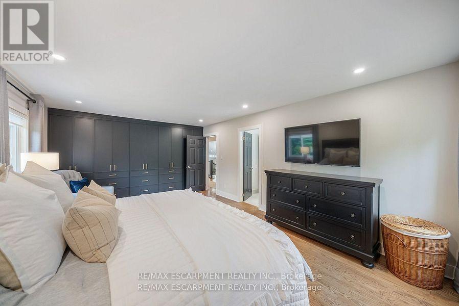 Photo 17 of 2038 15th Side Road, Milton ON