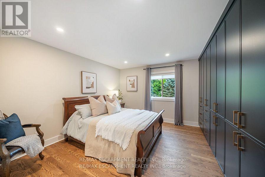 Photo 18 of 2038 15th Side Road, Milton ON