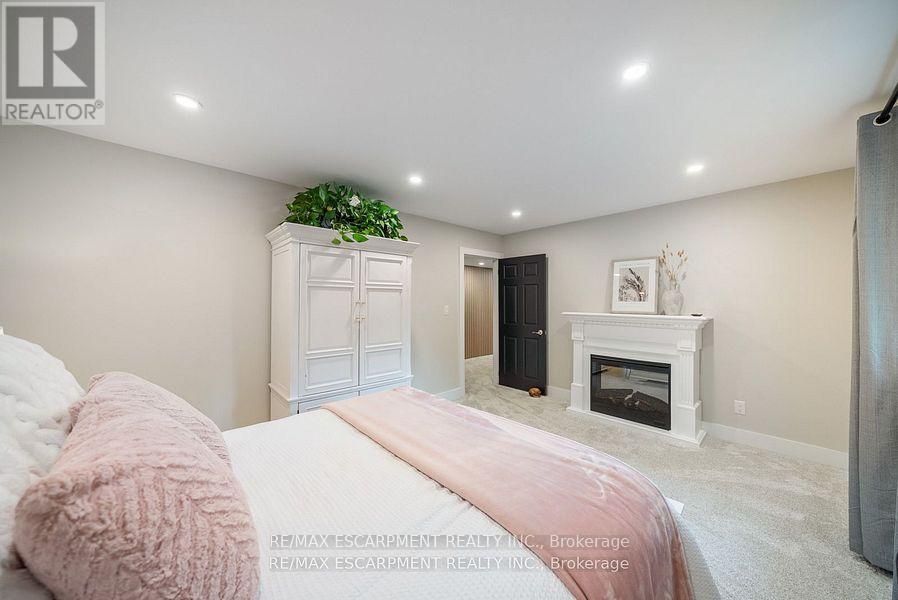 Photo 33 of 2038 15th Side Road, Milton ON