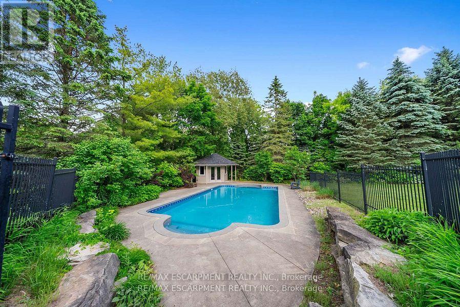 Photo 21 of 2038 15th Side Road, Milton ON