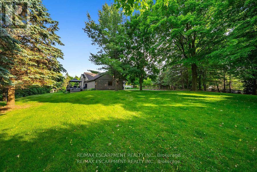 Photo 19 of 2038 15th Side Road, Milton ON
