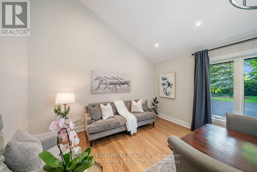 Photo 32 of 2038 15th Side Road, Milton ON