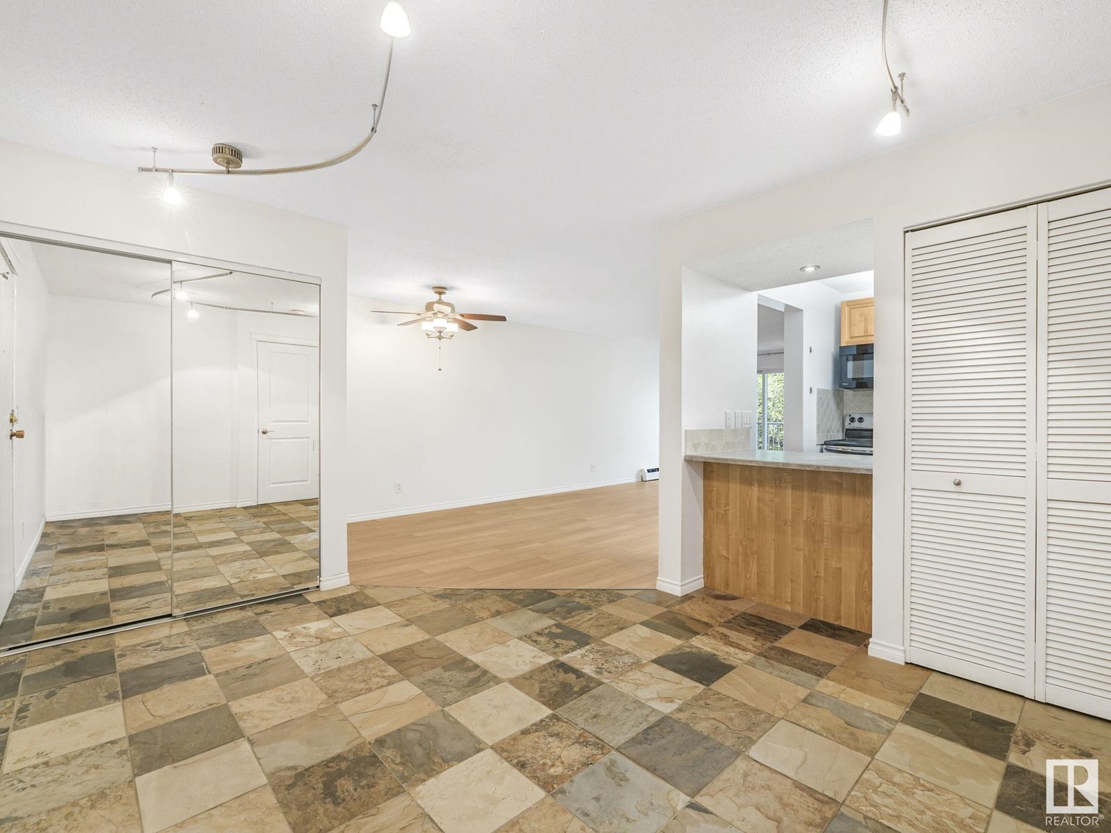 Photo 33 of 402 10335 118 St Nw, Edmonton AB