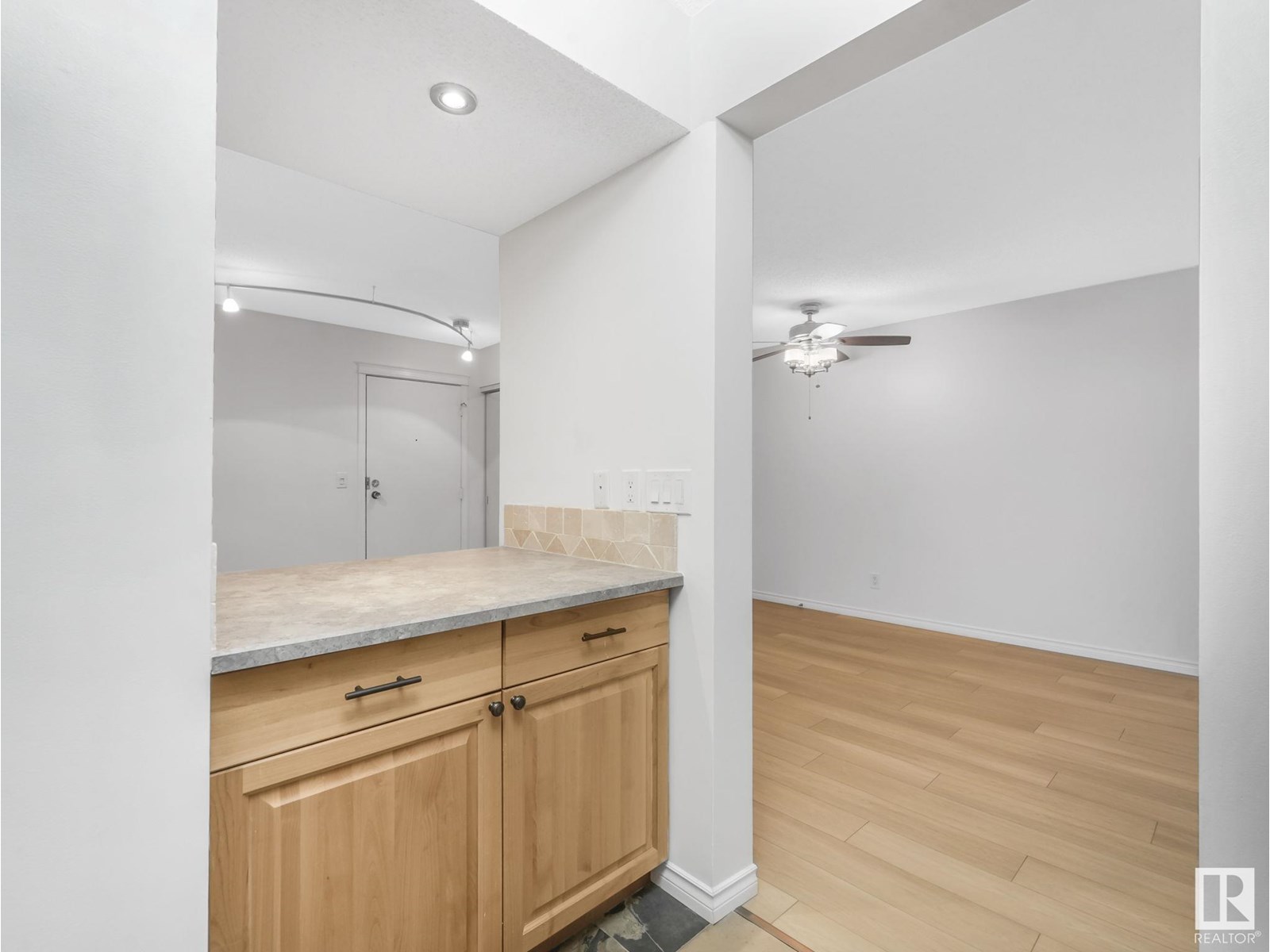 Photo 40 of 402 10335 118 St Nw, Edmonton AB