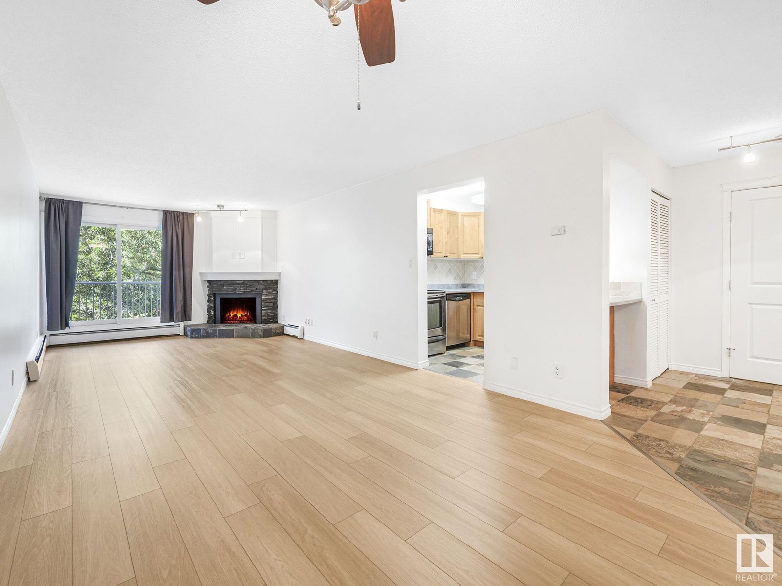 Photo 2 of 402 10335 118 St Nw, Edmonton AB