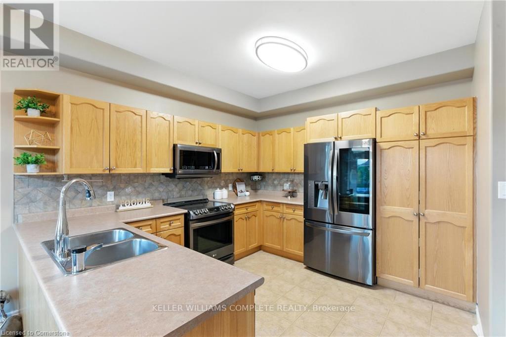 Photo 9 of 114 Armour Crescent, Hamilton ON