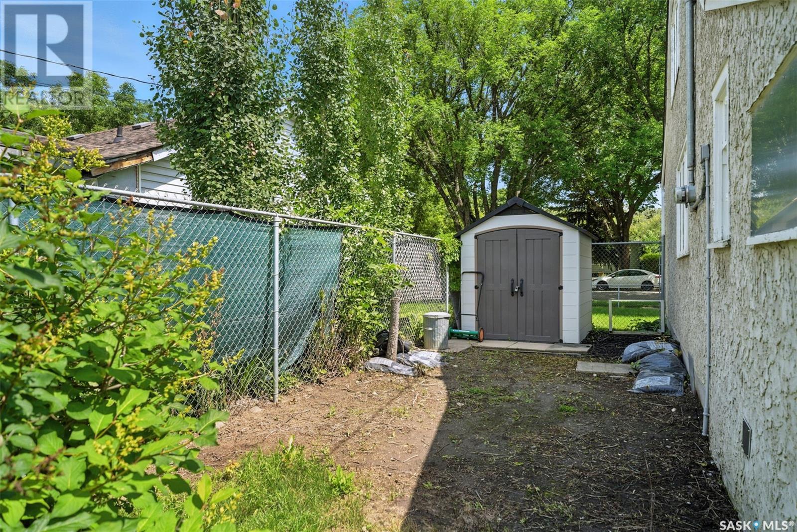 Photo 19 of 909 I Avenue N, Saskatoon SK