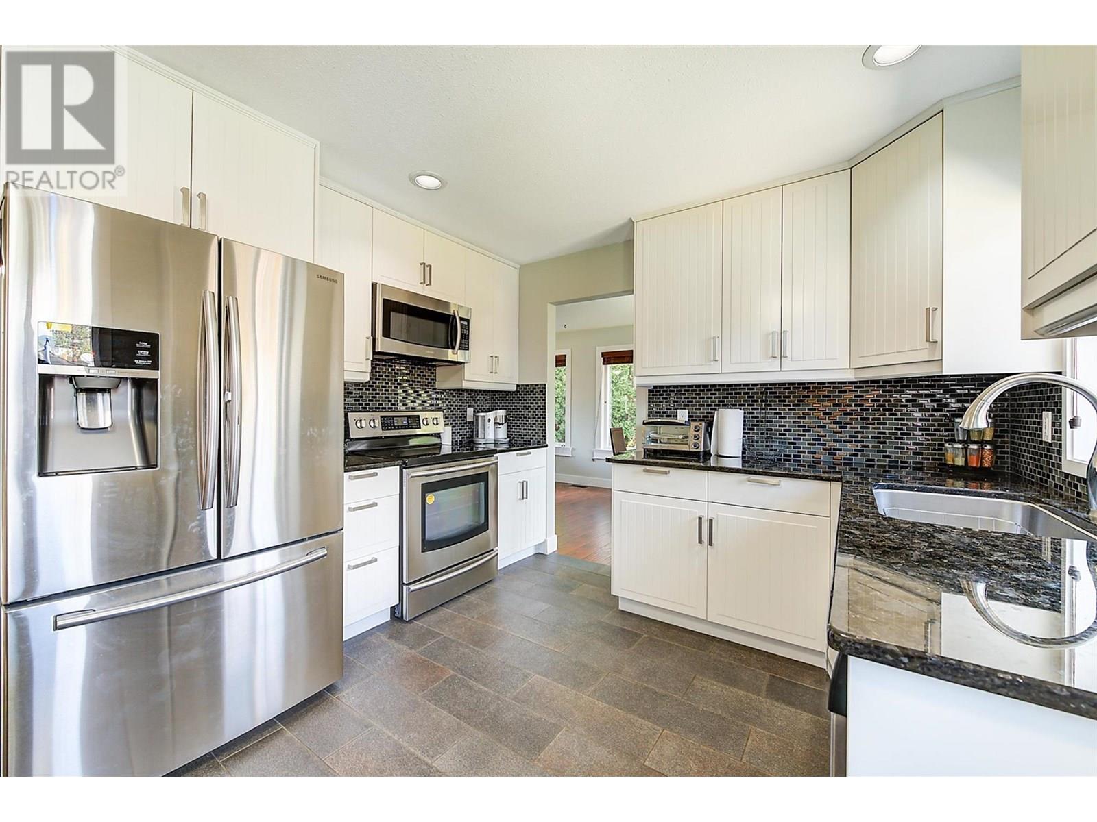  3236 Stonegate Court, West Kelowna
