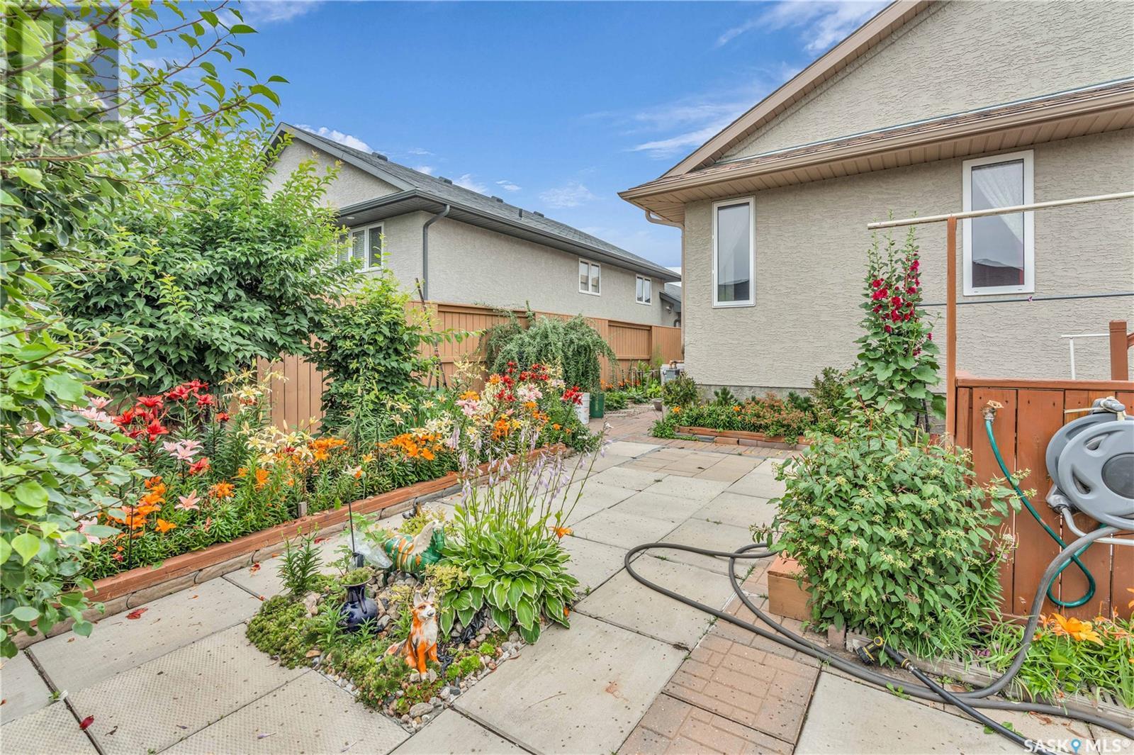 Photo 6 of 250 Robertson Cove, Saskatoon SK
