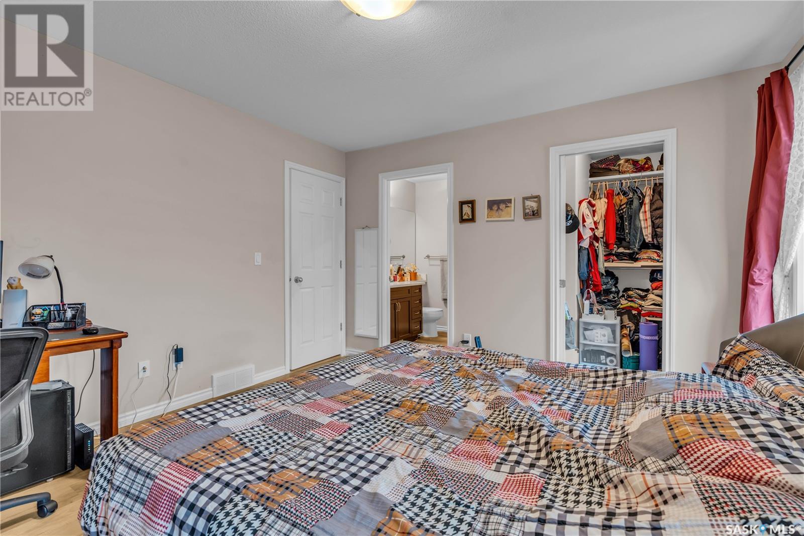 Photo 46 of 250 Robertson Cove, Saskatoon SK