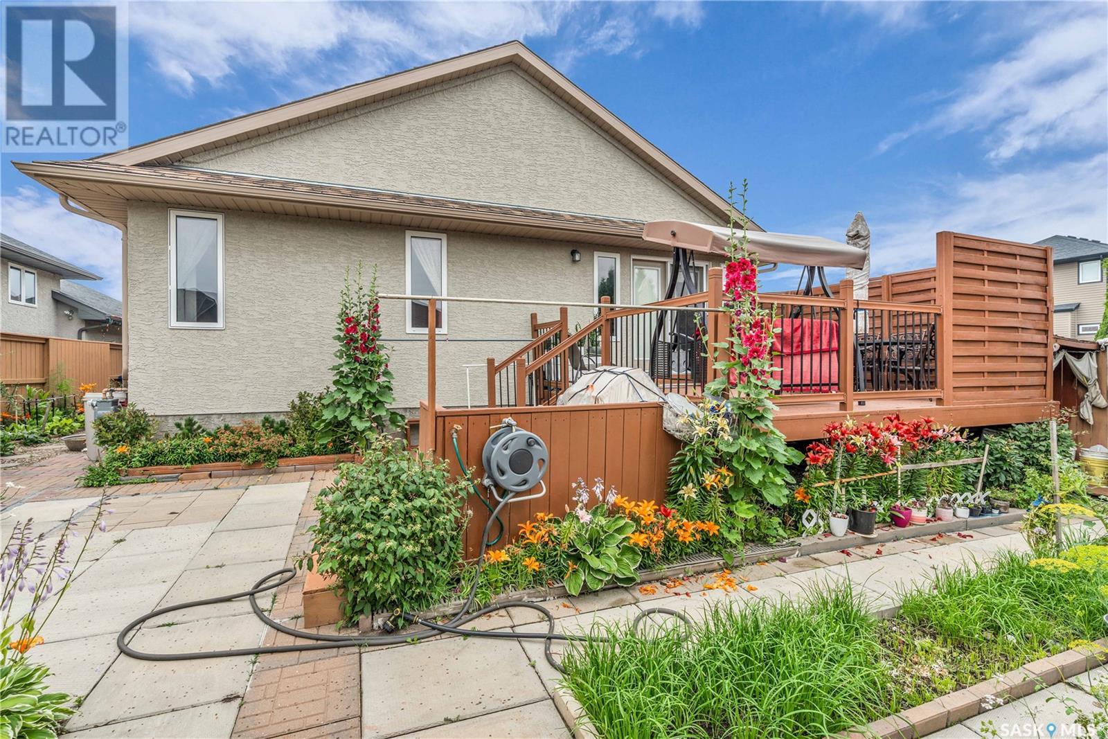 Photo 37 of 250 Robertson Cove, Saskatoon SK