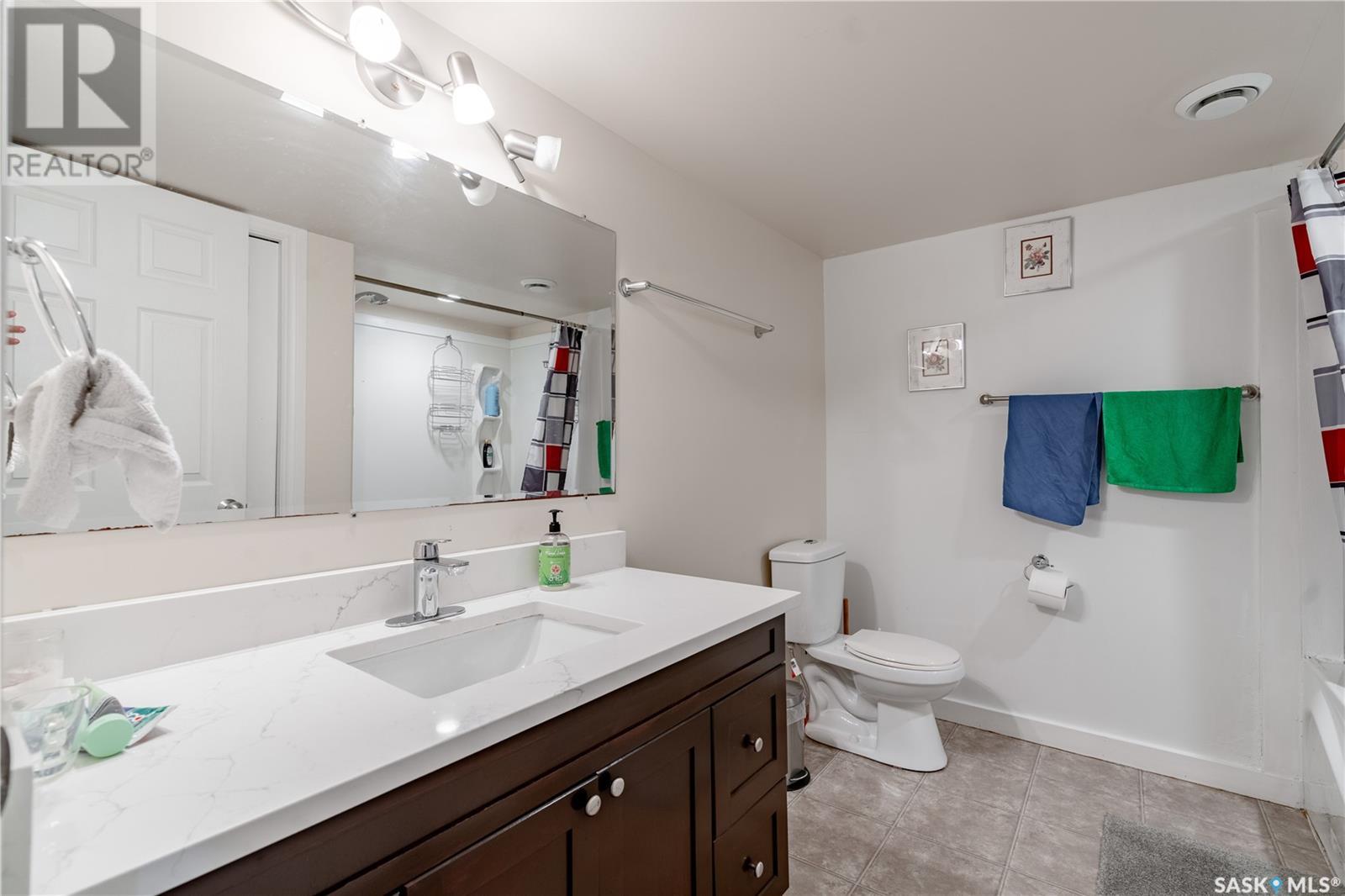 Photo 10 of 250 Robertson Cove, Saskatoon SK