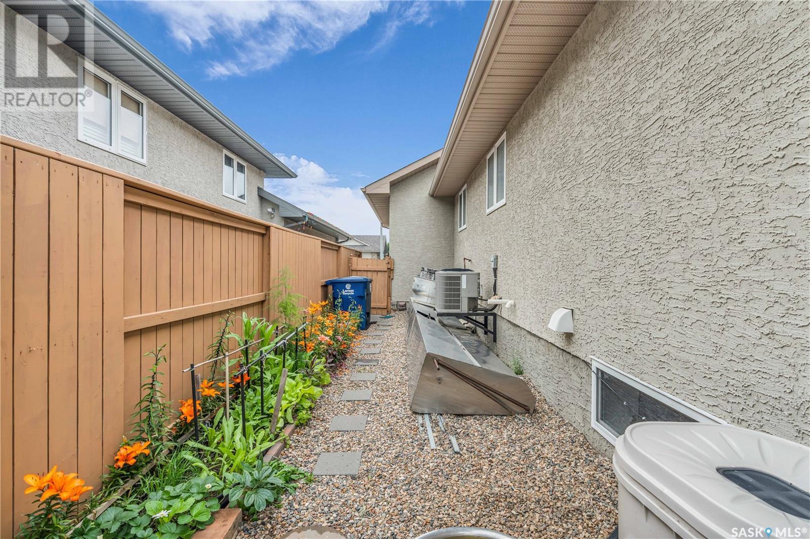 Photo 32 of 250 Robertson Cove, Saskatoon SK