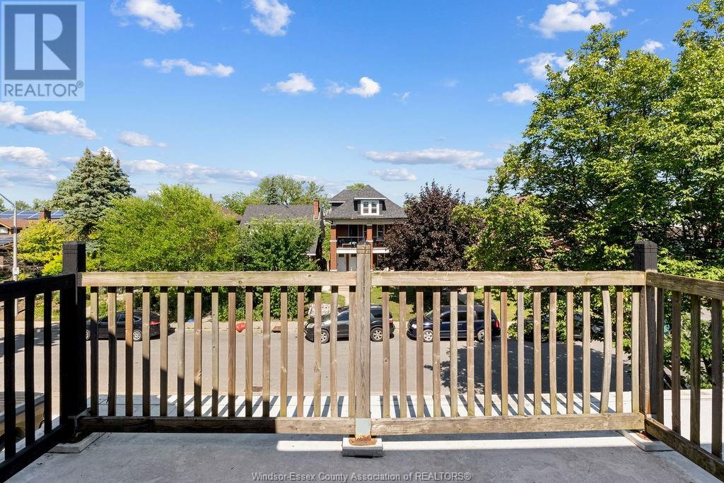 Photo 11 of 539 Hall Avenue, Windsor ON