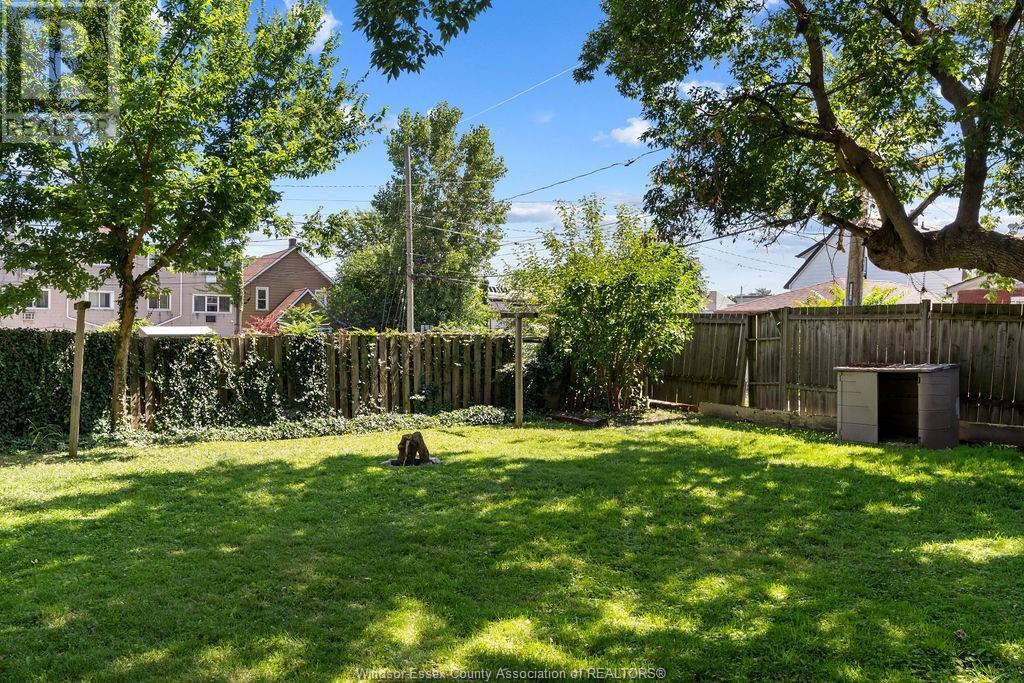 Photo 5 of 539 Hall Avenue, Windsor ON