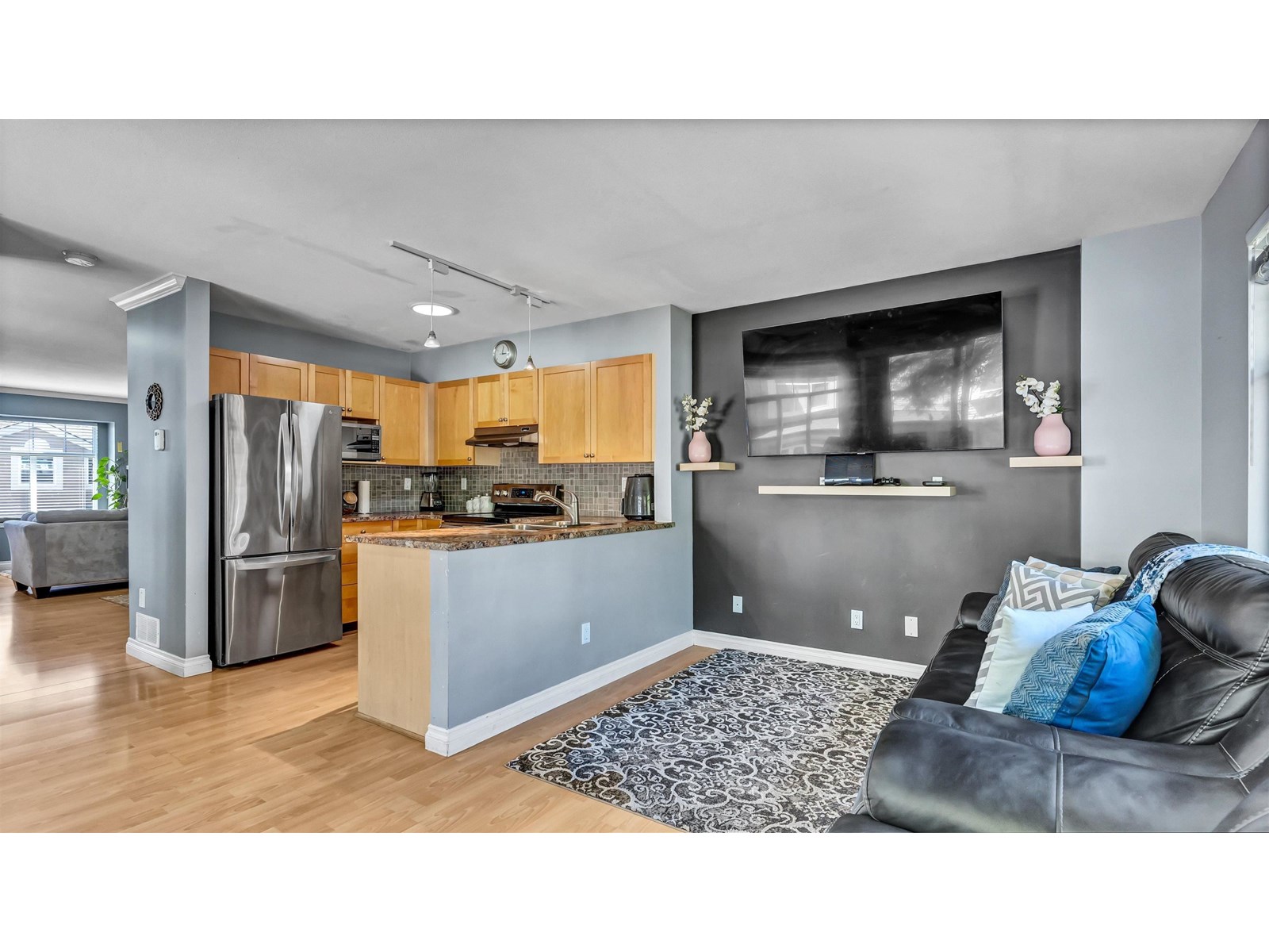 Photo 9 of 105 9580 Prince Charles Boulevard, Surrey BC