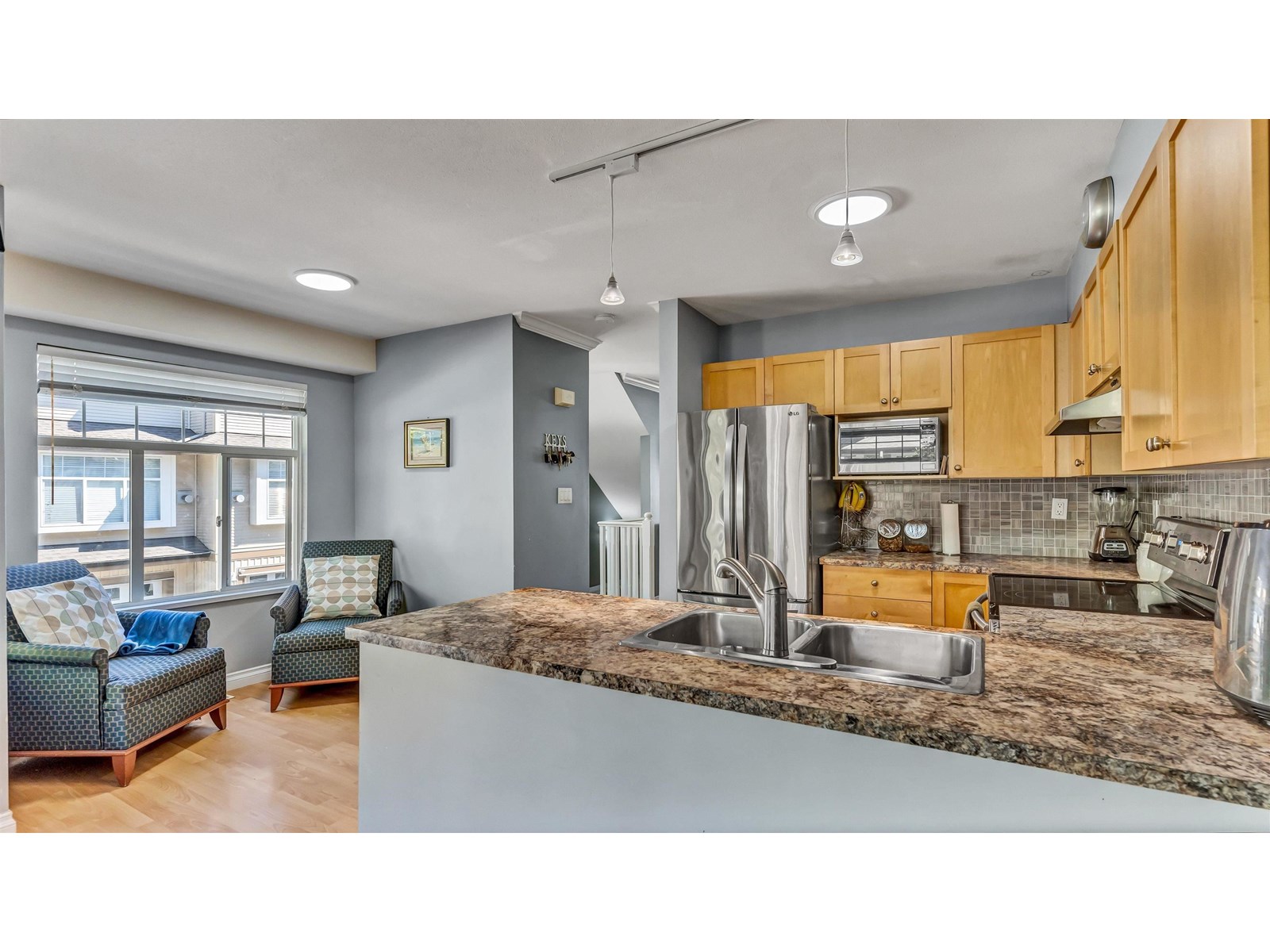 Photo 2 of 105 9580 Prince Charles Boulevard, Surrey BC