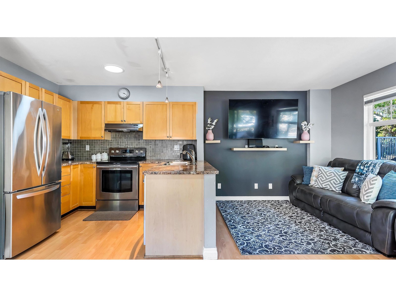 Photo 12 of 105 9580 Prince Charles Boulevard, Surrey BC