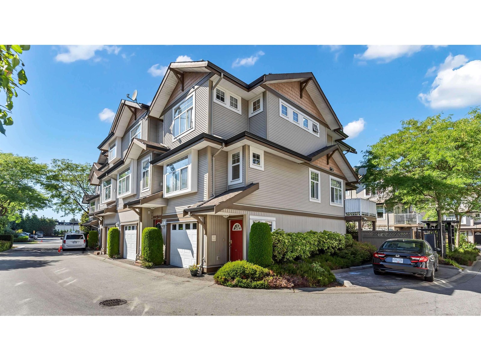 Photo 11 of 105 9580 Prince Charles Boulevard, Surrey BC