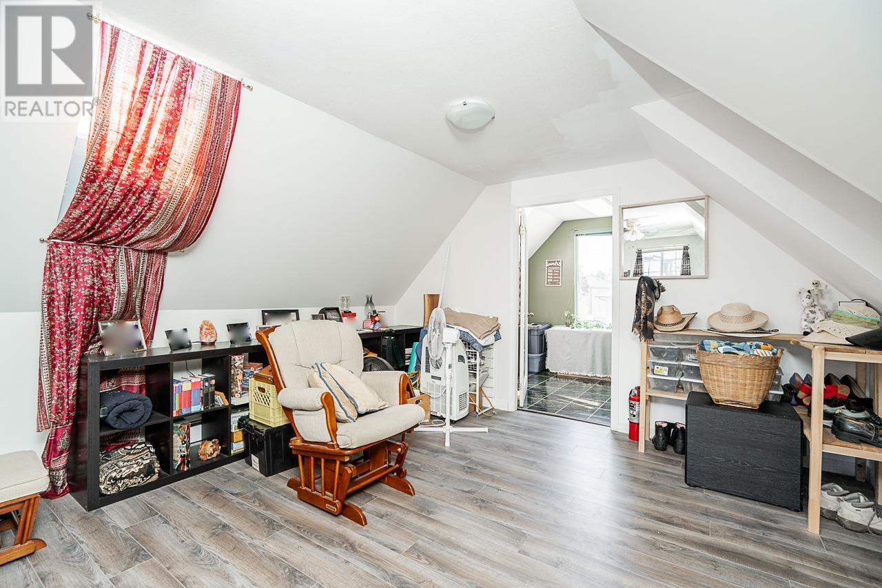 Photo 5 of 10583 245 B Street, Maple Ridge BC