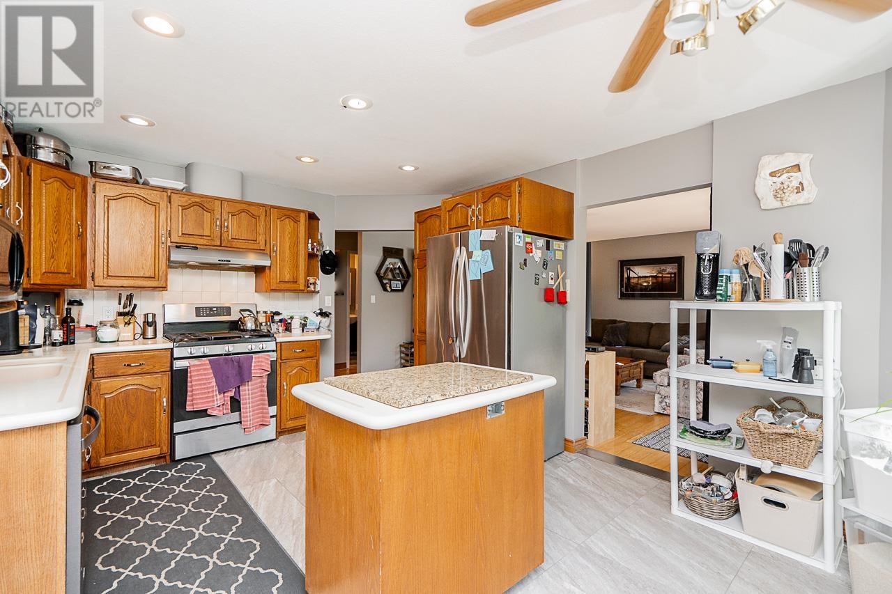 Photo 12 of 10583 245 B Street, Maple Ridge BC