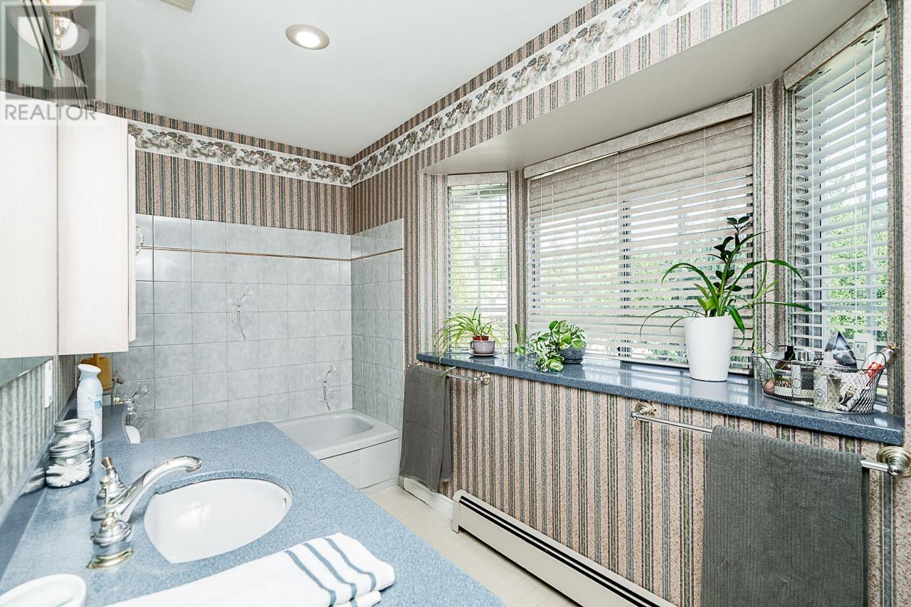 Photo 2 of 10583 245 B Street, Maple Ridge BC