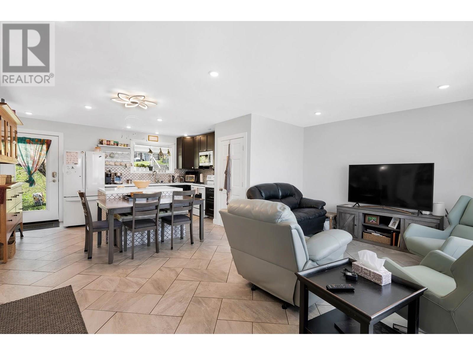 Photo 6 of 925 Fraser Street, Kamloops BC