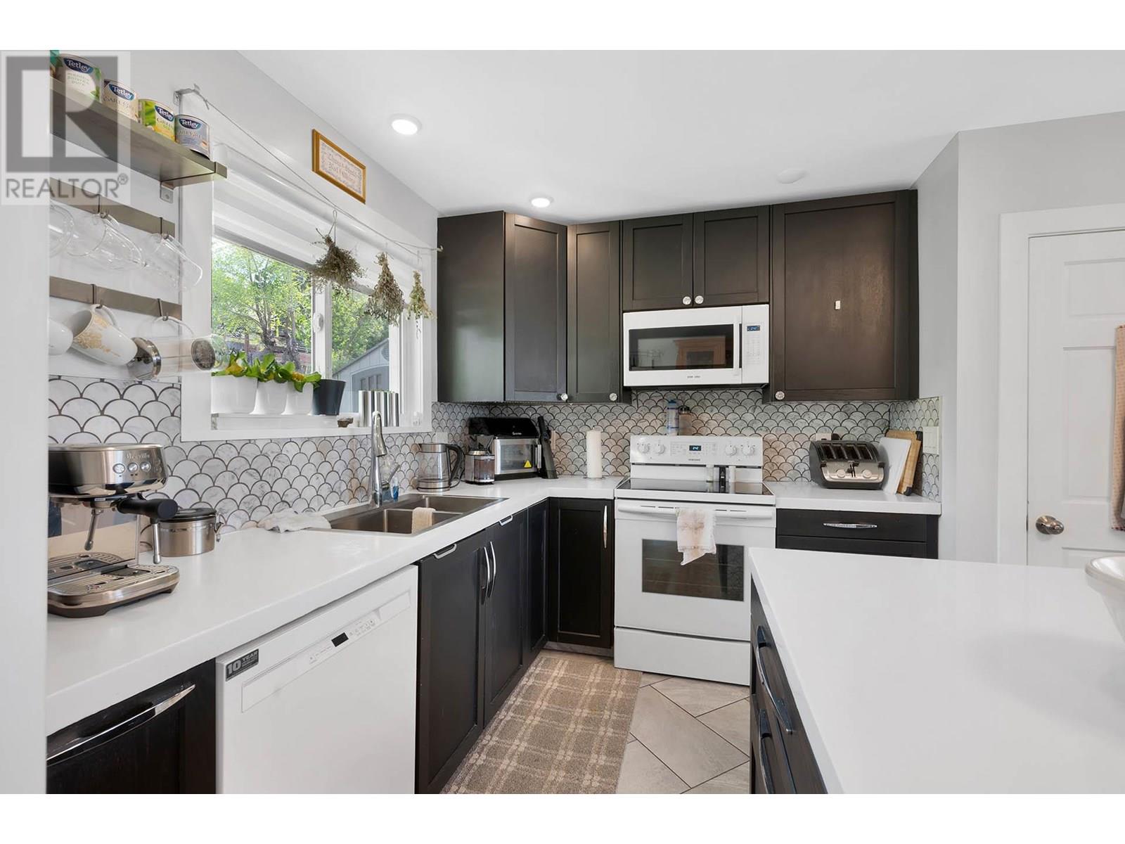 Photo 10 of 925 Fraser Street, Kamloops BC