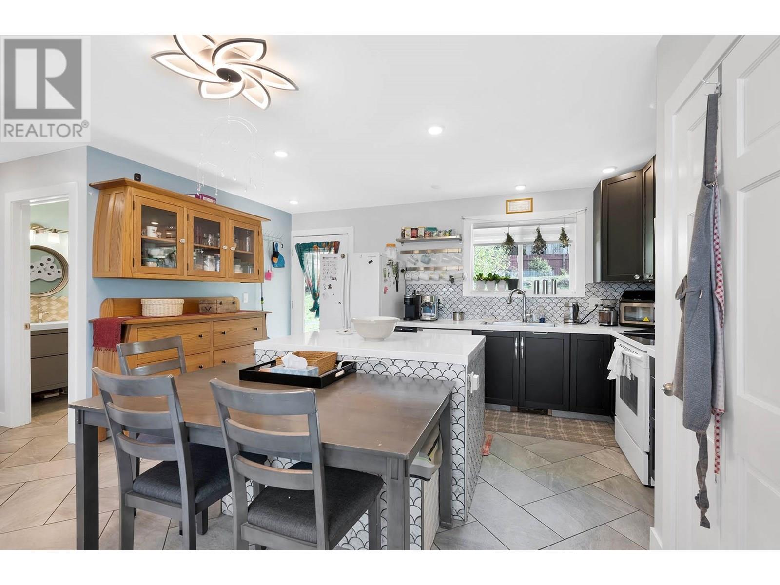 Photo 8 of 925 Fraser Street, Kamloops BC
