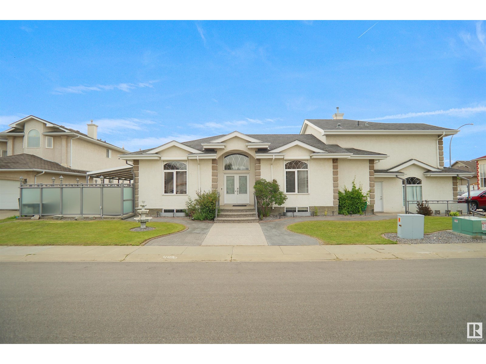 Photo 2 of 16206 70 St Nw, Edmonton AB