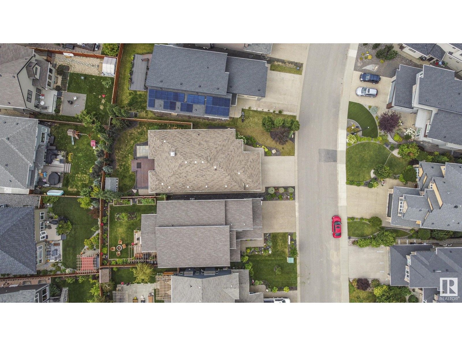 Photo 10 of 1120 Hainstock Green Gr Sw, Edmonton AB