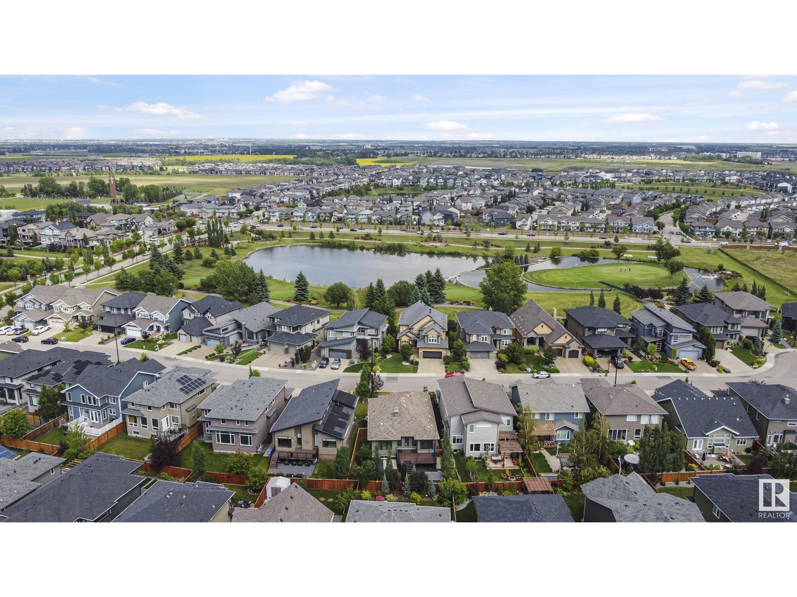 Photo 13 of 1120 Hainstock Green Gr Sw, Edmonton AB