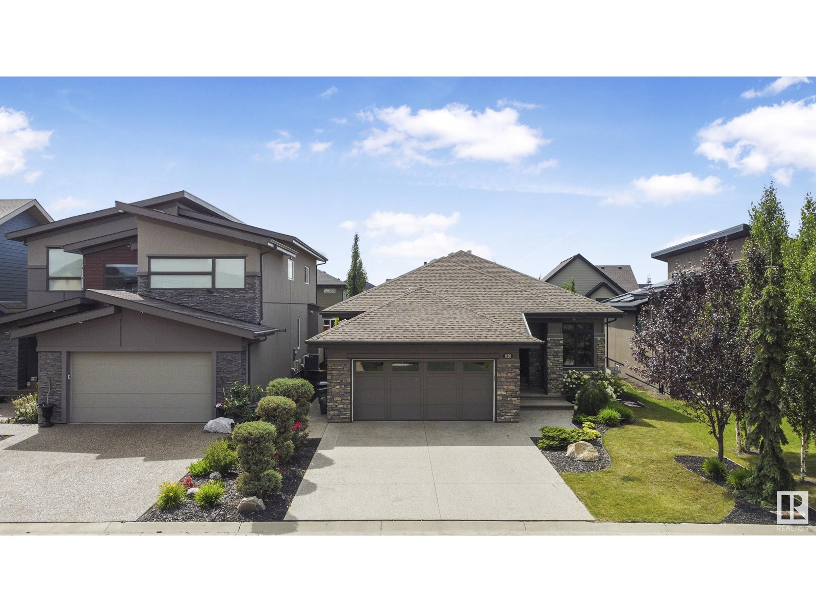 Photo 2 of 1120 Hainstock Green Gr Sw, Edmonton AB