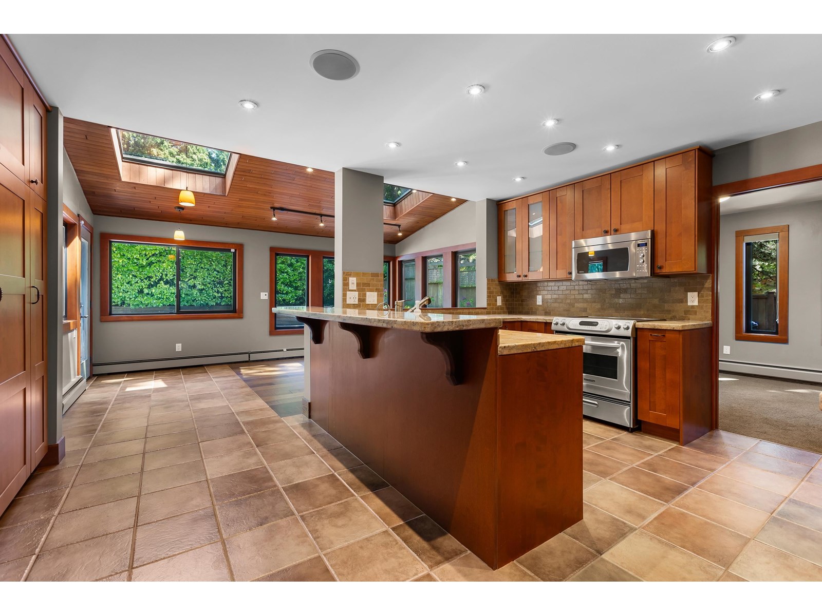 Photo 9 of 2314 124 Street, Surrey BC