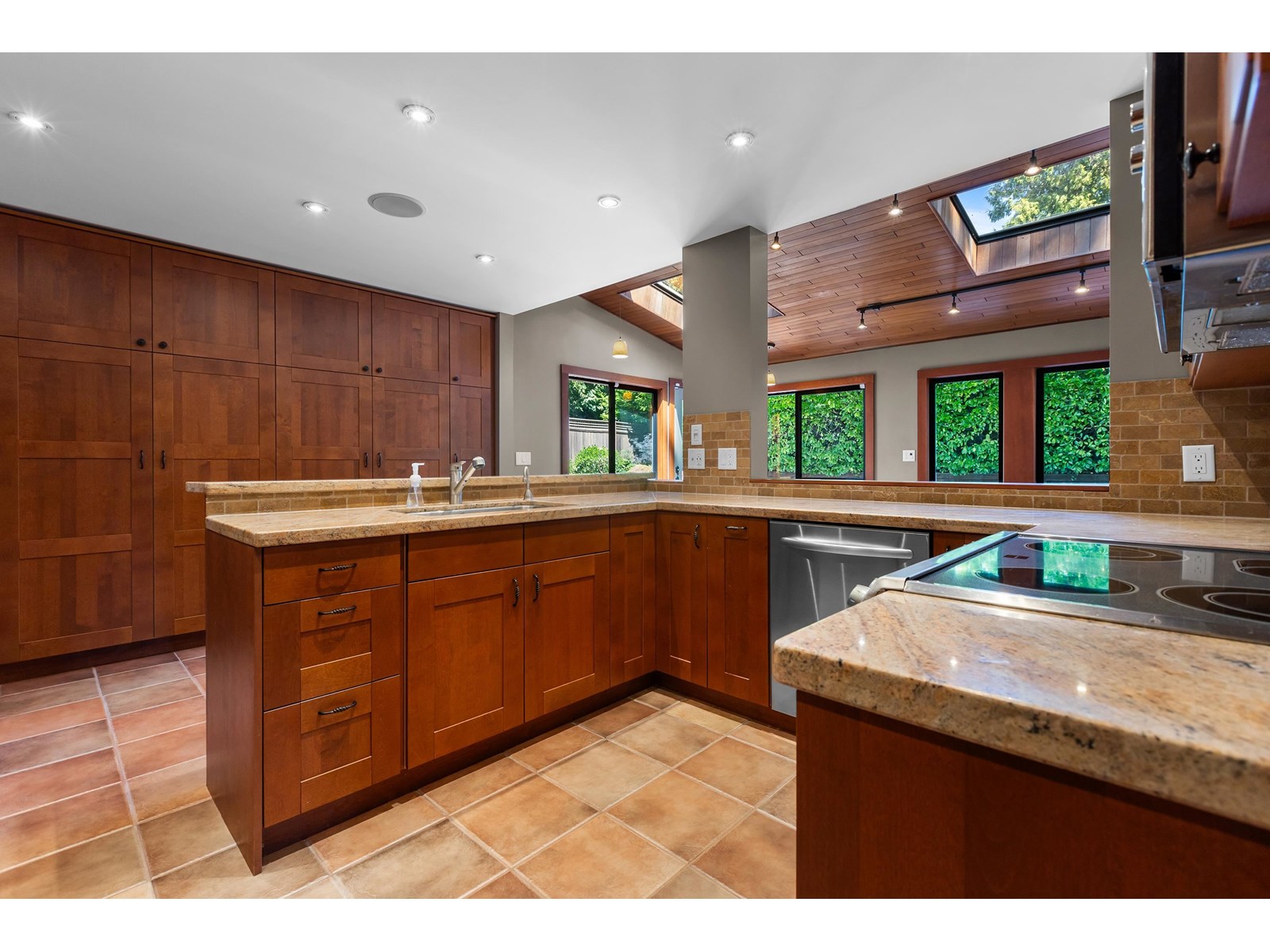 Photo 10 of 2314 124 Street, Surrey BC