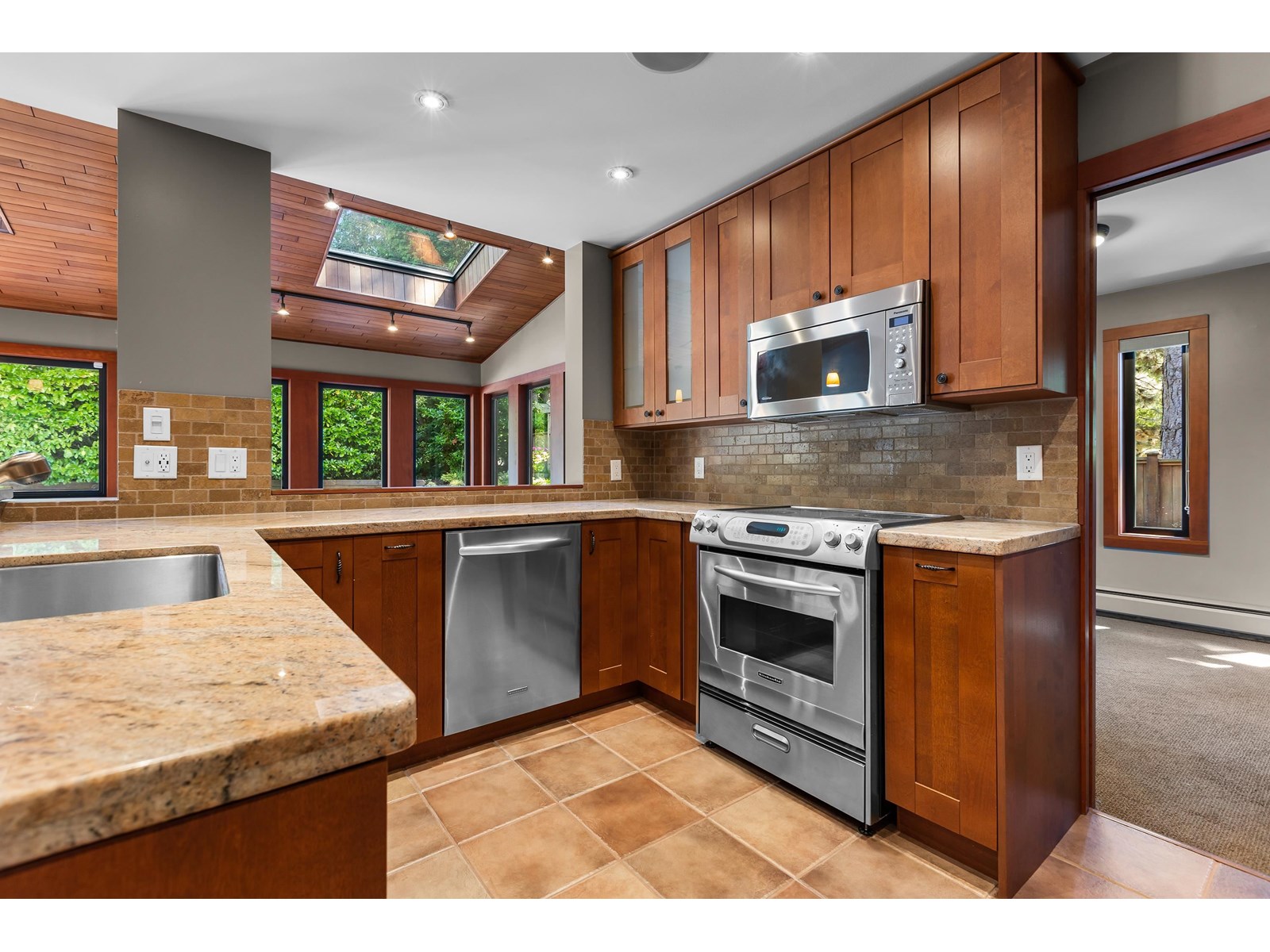 Photo 11 of 2314 124 Street, Surrey BC
