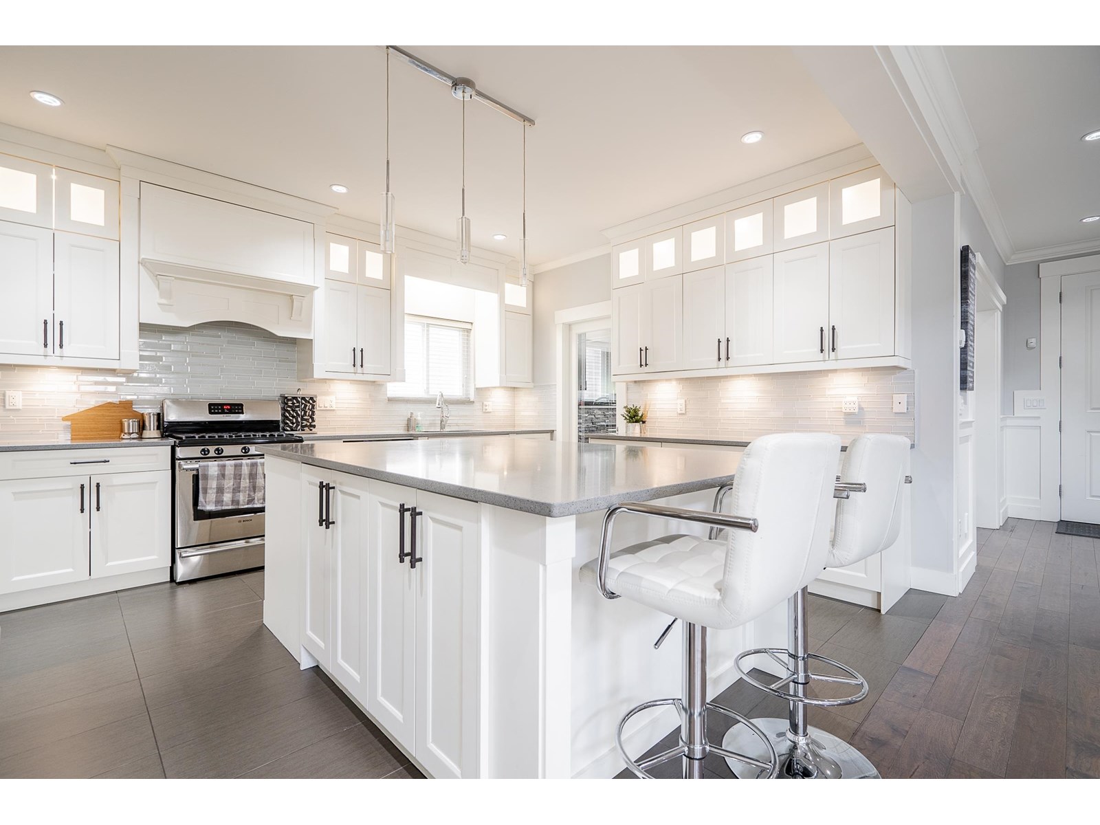 Photo 5 of 6801 206 Street, Langley BC