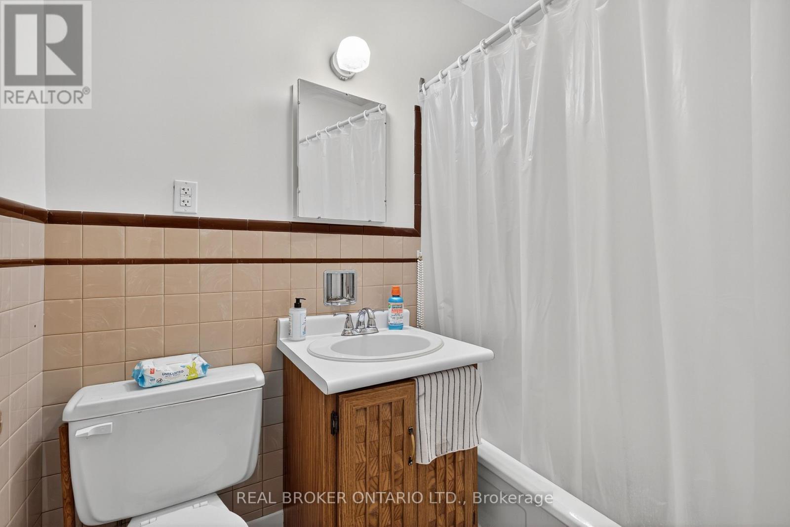 Photo 16 of 8 Westmount Drive S, Orillia ON