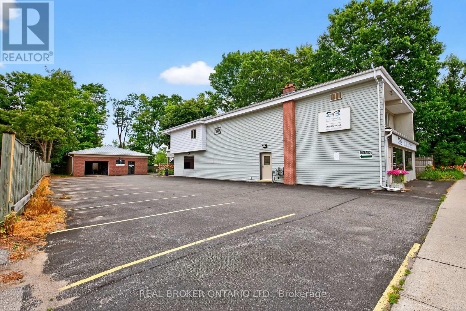 Photo 2 of 8 Westmount Drive S, Orillia ON