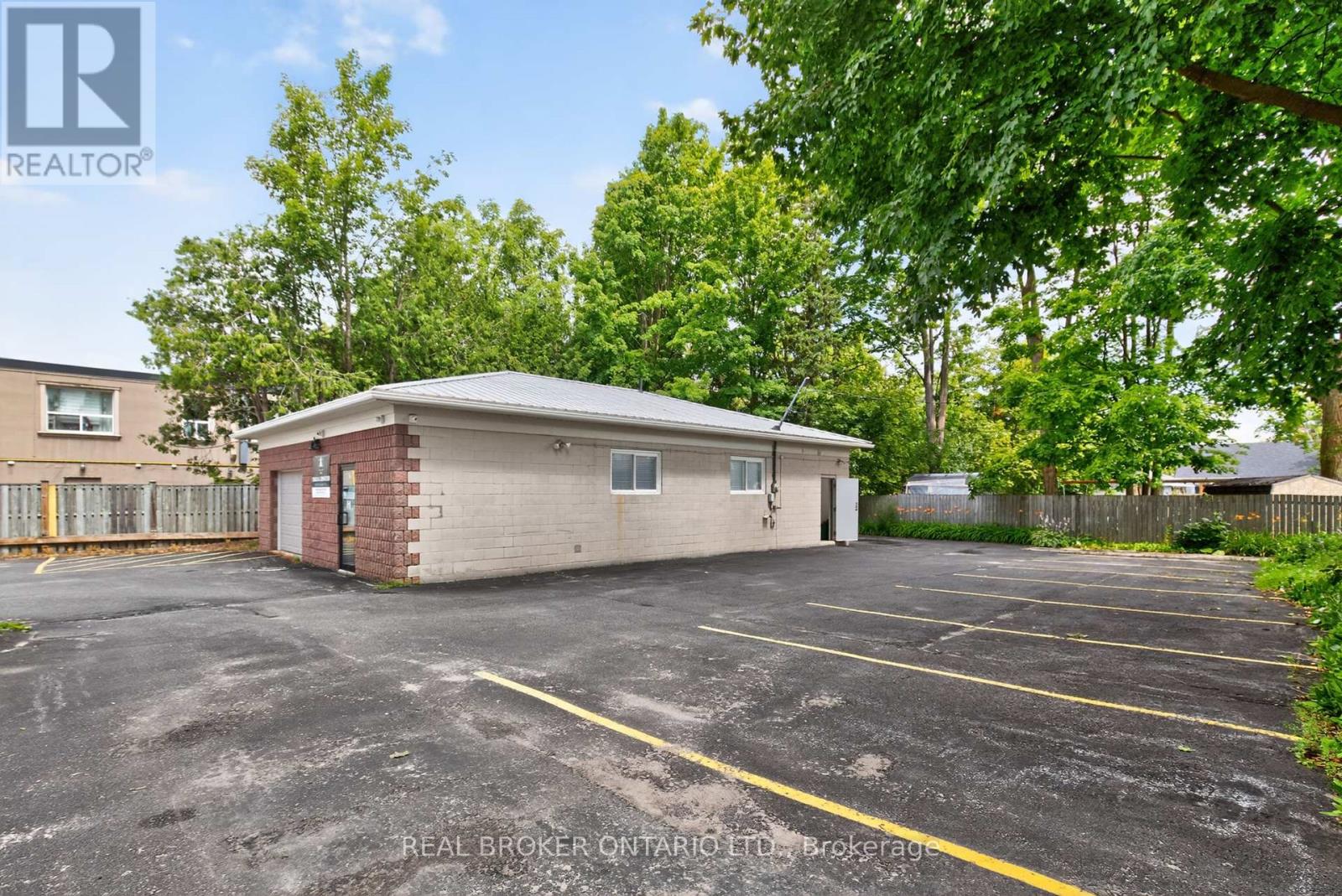 Photo 30 of 8 Westmount Drive S, Orillia ON