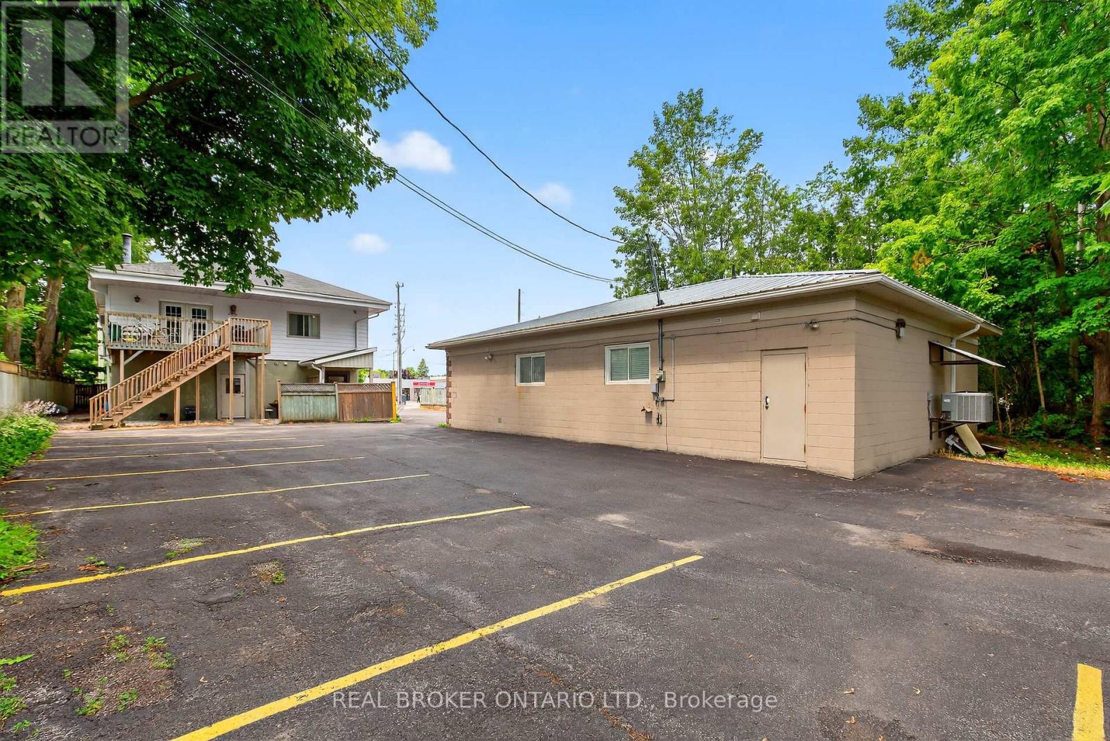 Photo 32 of 8 Westmount Drive S, Orillia ON