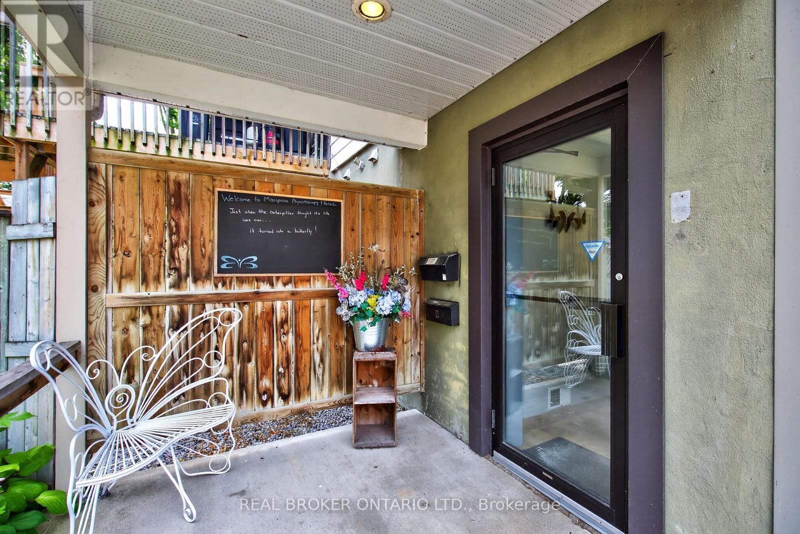 Photo 5 of 8 Westmount Drive S, Orillia ON