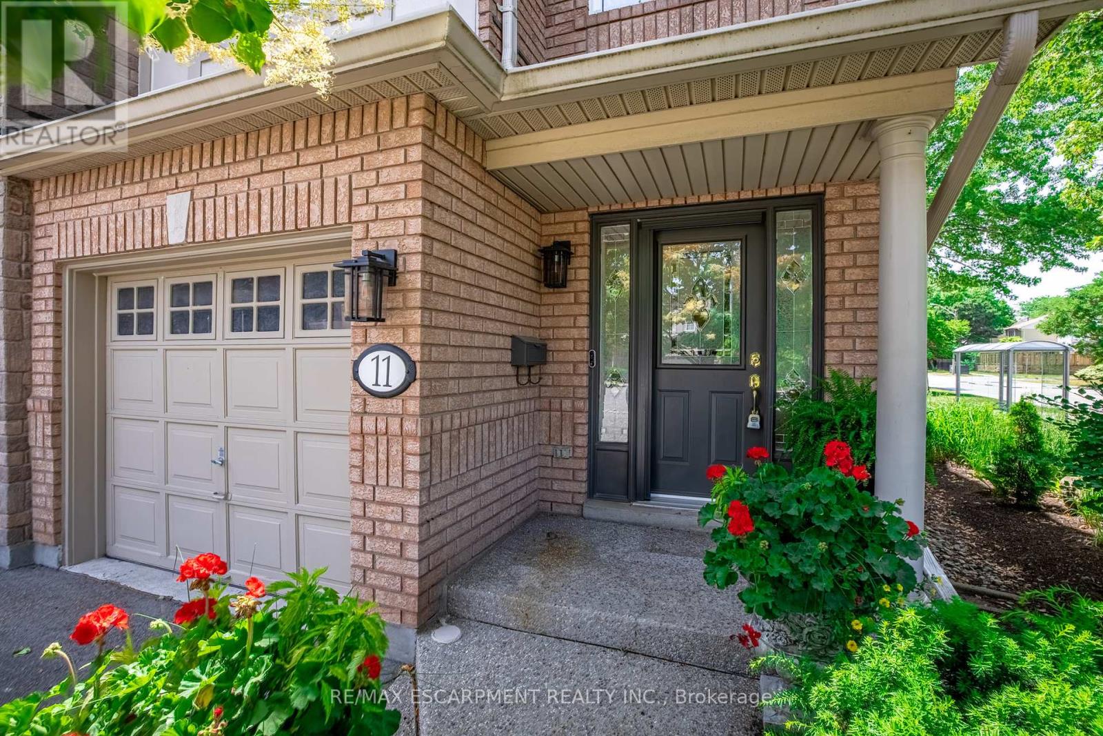 Photo 1 of 11 1050 Grand Boulevard, Oakville ON