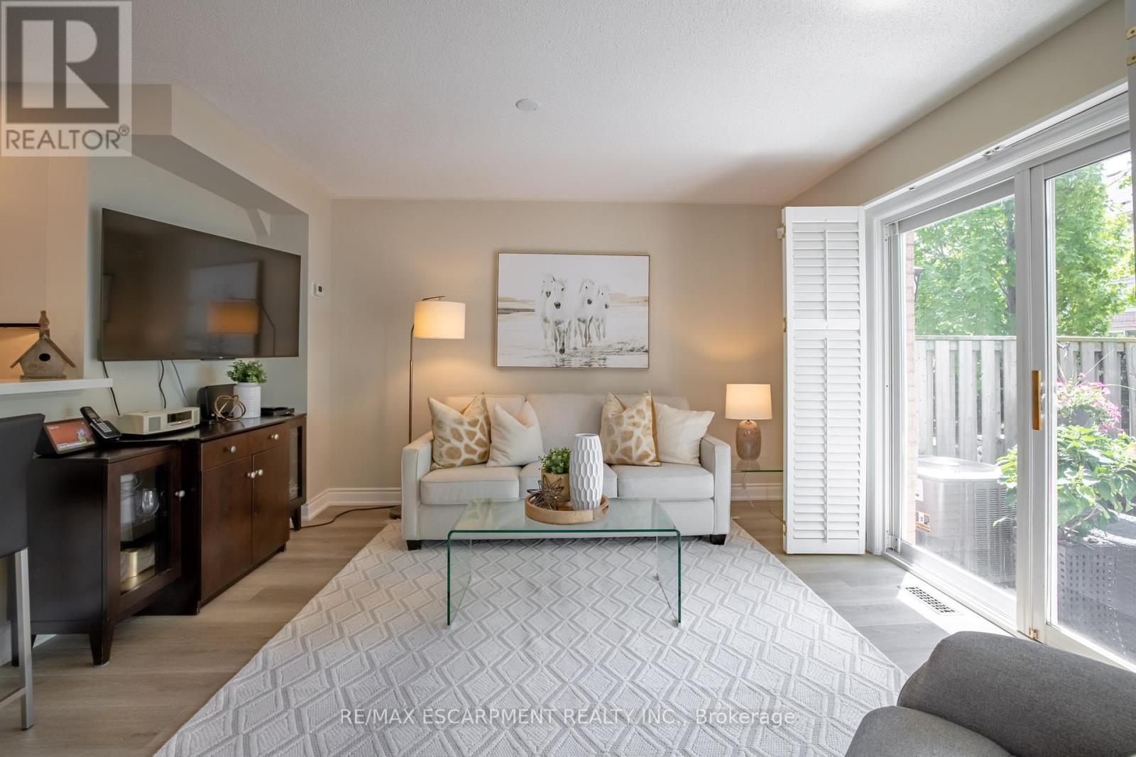 Photo 11 of 11 1050 Grand Boulevard, Oakville ON