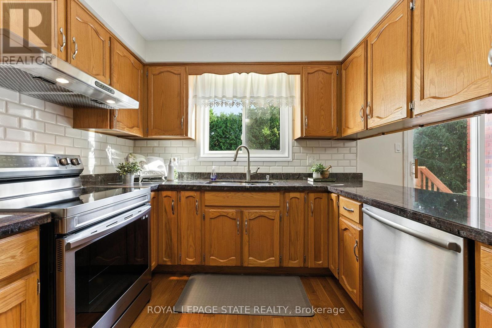 Photo 16 of 286 Lloyminn Avenue, Hamilton ON