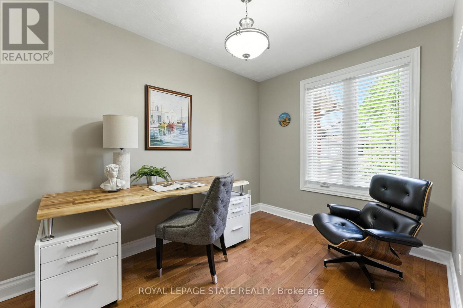 Photo 2 of 286 Lloyminn Avenue, Hamilton ON