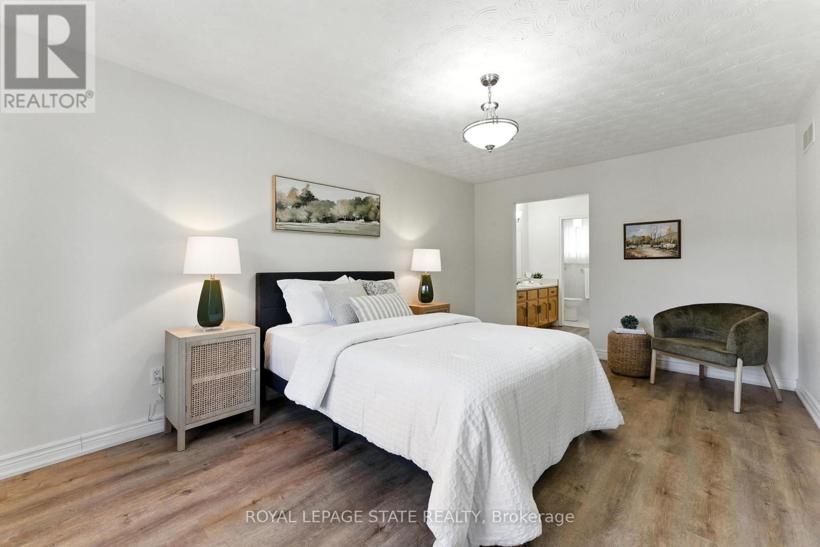 Photo 6 of 286 Lloyminn Avenue, Hamilton ON