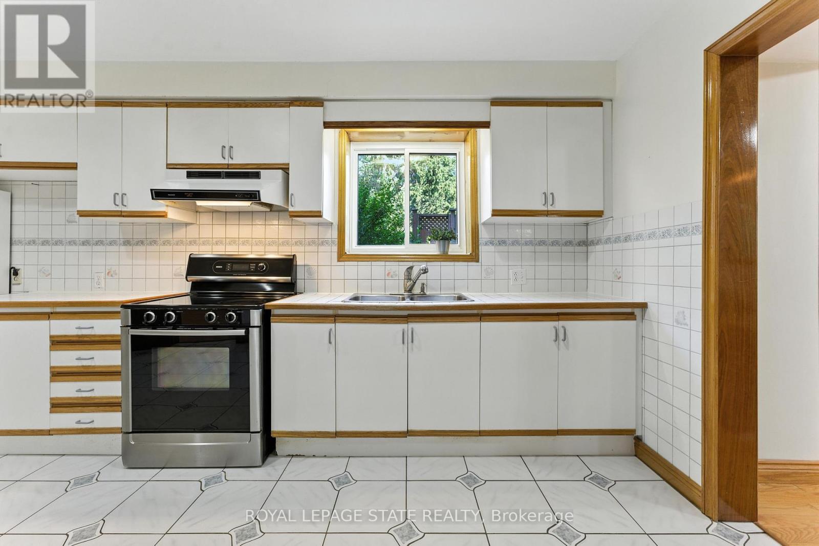 Photo 18 of 286 Lloyminn Avenue, Hamilton ON