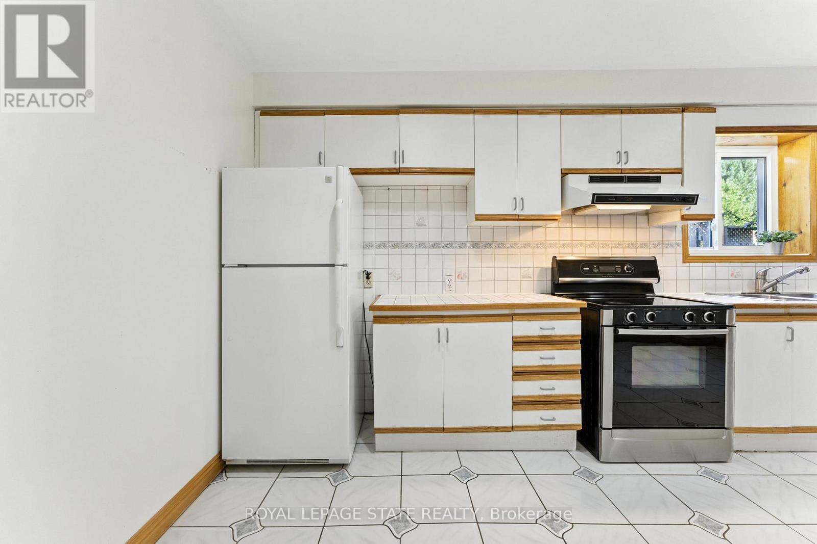 Photo 9 of 286 Lloyminn Avenue, Hamilton ON
