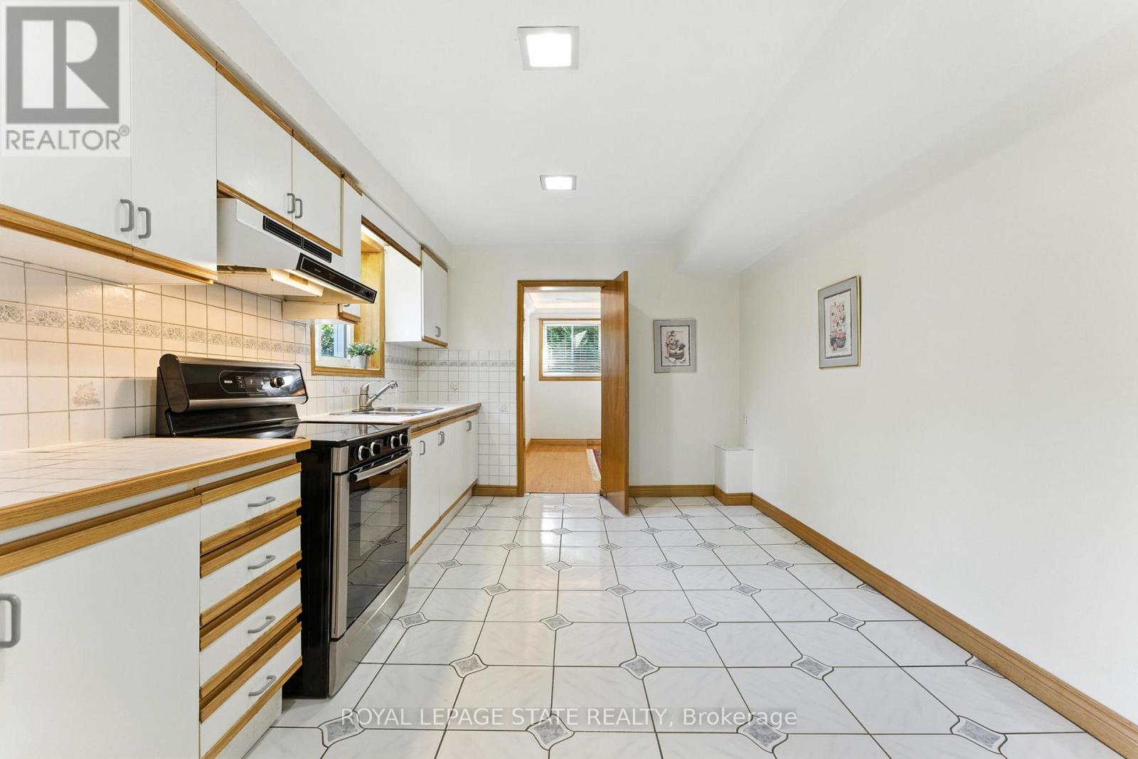 Photo 27 of 286 Lloyminn Avenue, Hamilton ON